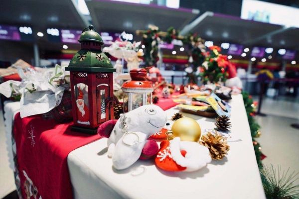 吉祥航空787成功首航重慶、三亞